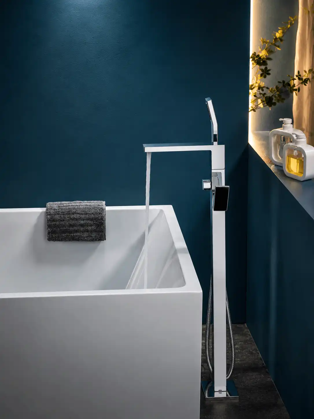 Mitigeur de Baignoire sur Pied Ensemble Bain-Douche Fancell COLONNA — finition chrome