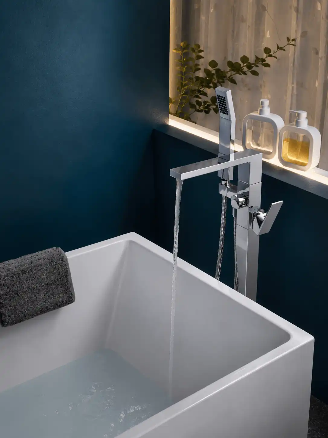 Mitigeur de Baignoire sur Pied Ensemble Bain-Douche Fancell COLONNA — finition chrome