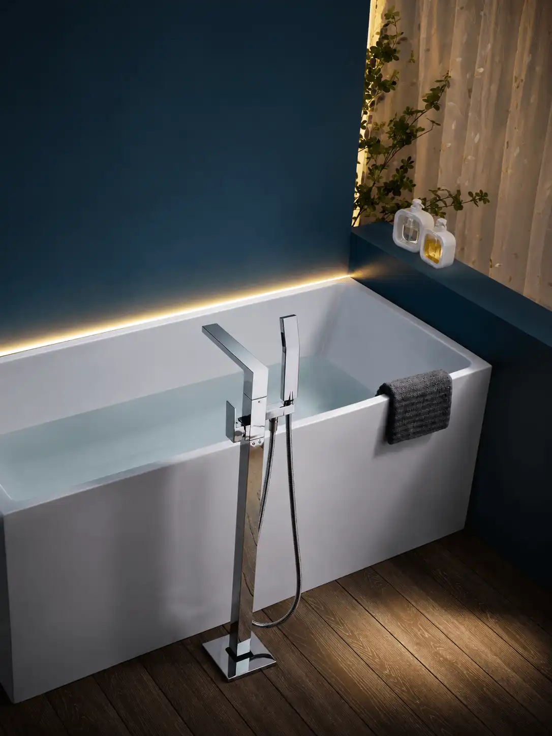 Mitigeur de Baignoire sur Pied Ensemble Bain-Douche Fancell COLONNA — finition chrome