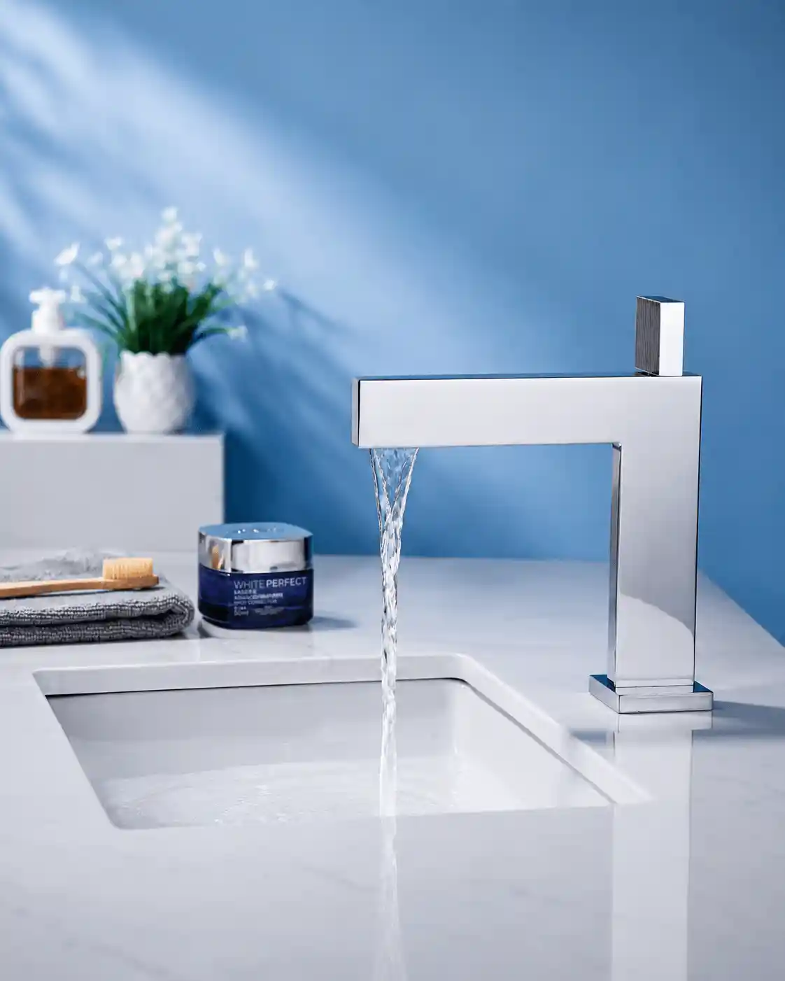 Robinet de lavabo au design futuriste TÉRON – Chromé3